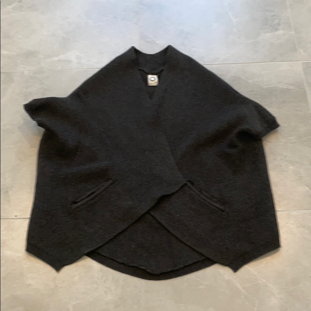 Gray Cardigan Akemi+Kim